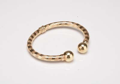Lot 277 - A 9ct gold hinged torc bracelet