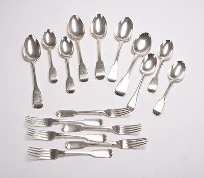Lot 76 - A collection of Fiddle pattern silver flatware