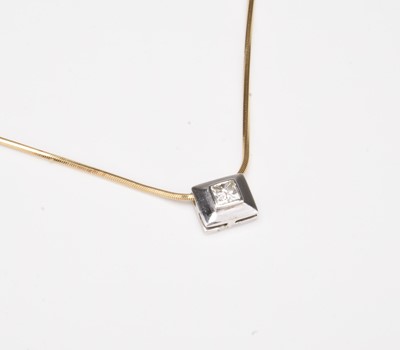 Lot 184 - An 18ct gold diamond pendant on chain