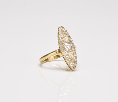 Lot A late 19th / early 20th century graduated old cut diamond cluster ring