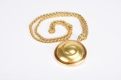 Lot An 18ct gold Leo De Vroomen pendant / brooch