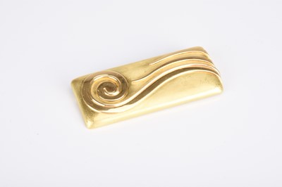 Lot An 18ct gold Leo De Vroomen brooch