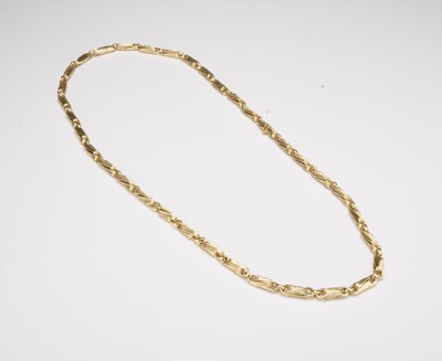 Lot 356 - A yellow gold entwined link chain necklace