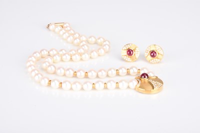 Lot An 18ct gold Leo De Vroomen ruby, diamond and cultured pearl necklace with en sutie earrings