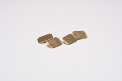 Lot 255 - A pair of 9ct gold rectangular cufflinks with canted corners