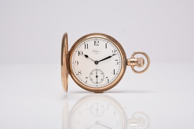 Lot 389 - Waltham: A 9ct gold hunter pocket watch