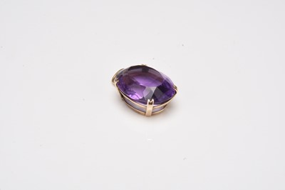 Lot 406 - An amethyst pendant