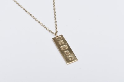 Lot 167 - A 9ct gold ingot pendant on chain