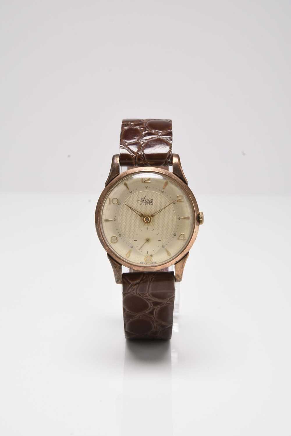 Lot 424 - Avia: A gentleman's 9ct gold wristwatch