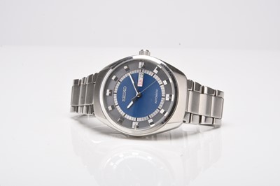 Lot 458 - A group of four Seiko gentleman's stainless steel bracelet watches