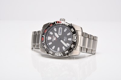 Lot 458 - A group of four Seiko gentleman's stainless steel bracelet watches