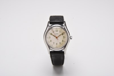 Lot 415 - Universal Geneve: A gentleman's stainless steel World Traveller wristwatch