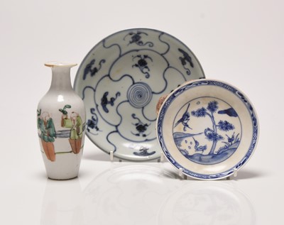 Lot 21 - Two Chinese blue and white shipwreck dishes and a famille rose vase