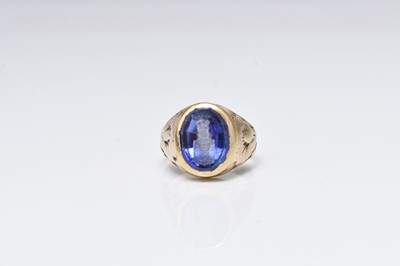 Lot 92 - An intaglio signet ring