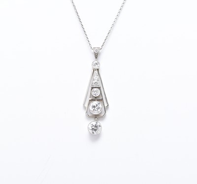 Lot 83 - An Art Deco diamond pendant