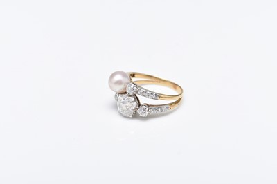 Lot 242 - An early 20th century diamond and pearl crossover ring