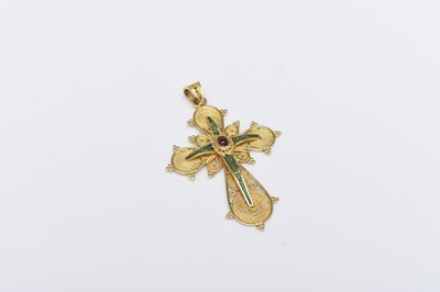 Lot 138 - A yellow metal enamelled cross pendant