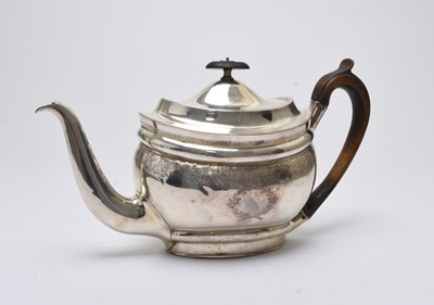 Lot 19 - A George III silver teapot