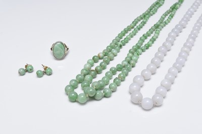 Lot 191 - A collection of jade jewellery