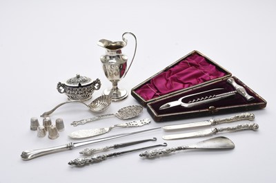 Lot 6 - A small collection of silver