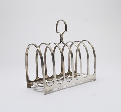 Lot 60 - An Edwardian silver six division toast rack
