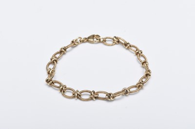 Lot 85 - A 9ct gold oval and cross link bracelet