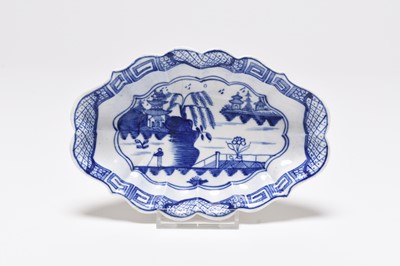 Lot 9 - A rare Caughley small 'Weir' dessert stand, with a heart-shaped dish in the same pattern