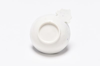 Lot 12 - Caughley 'Fisherman' taster or caddy spoon, circa 1785-90