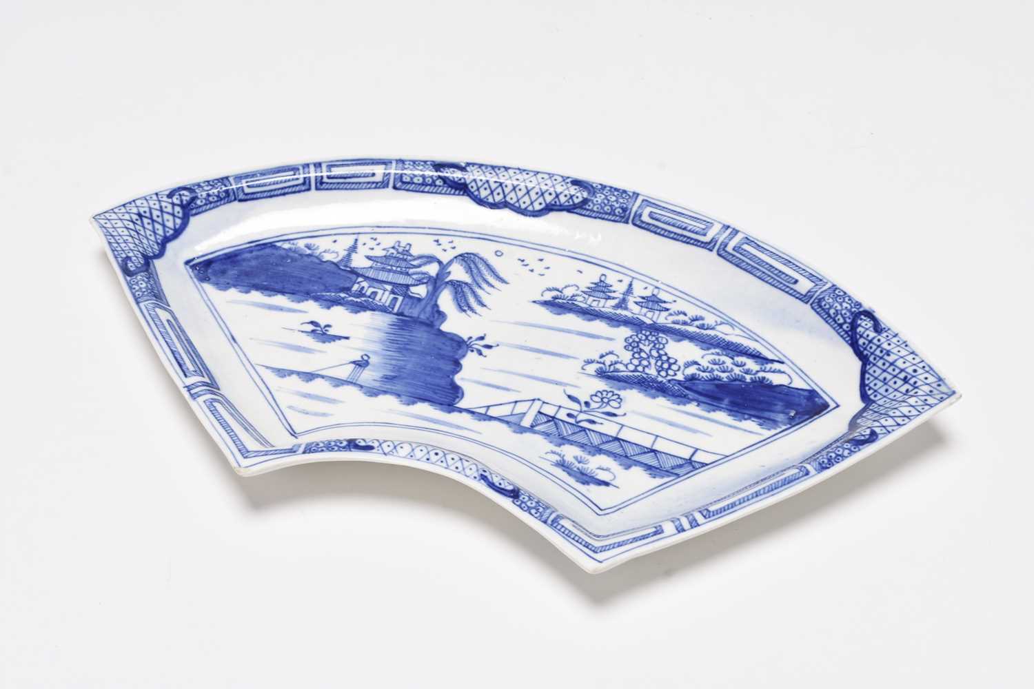 Lot 14 - Caughley 'Weir' fan-shaped quadrant dish, circa 1785-93