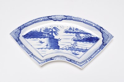 Lot 14 - Caughley 'Weir' fan-shaped quadrant dish, circa 1785-93