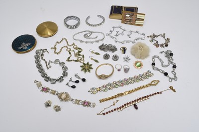 Lot 121 - A collection of costume jewellery