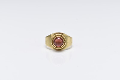 Lot 113 - An 18ct gold cabochon garnet ring