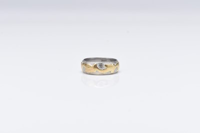 Lot 257 - An 18ct white and yellow gold band