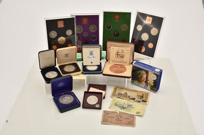 Lot 151 - A large collection of UK commemorative coinage and year sets