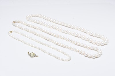 Lot 350 - A small collection of jewellery