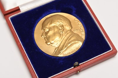 Lot A 22ct gold Winston Churchill commemorative medallion