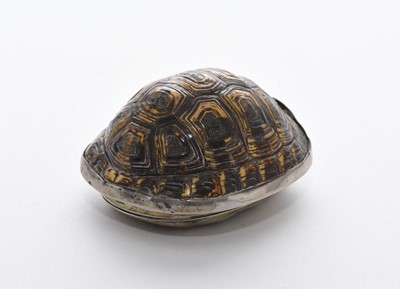 Lot 52 - An 18th century white metal mounted terrapin shell snuff box