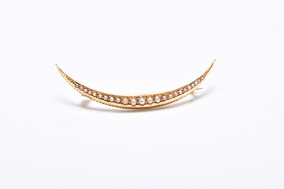 Lot 151 - A split seed pearl crescent brooch