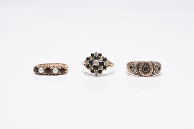 Lot 129 - Three stone set rings