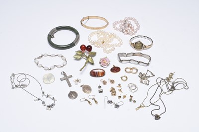 Lot 184 - A collection of jewellery and costume jewellery