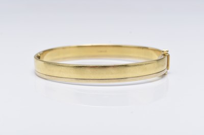Lot 177 - An 18ct gold hinged bangle