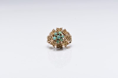 Lot 299 - A yellow metal turquoise ring