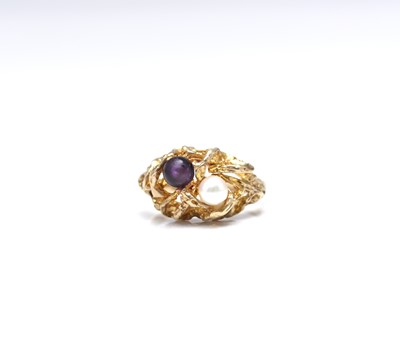 Lot 294 - A 9ct gold amethyst and cultured pearl ring