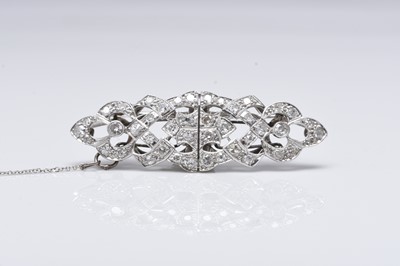 Lot 224 - An Art Deco diamond double clip brooch