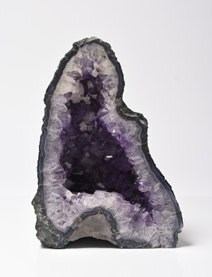 Lot 51 - An amethyst geode