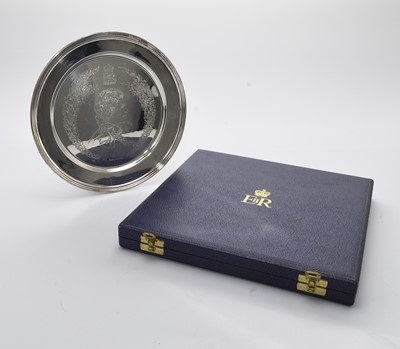 Lot 16 - A commemorative silver plate