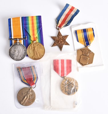 Lot 160 - WW1 KIA Pair to Pte. Dobbie Lanarkshire Yeomanry with four WW2 Medals including US