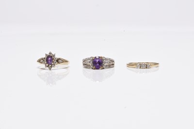 Lot 315 - Three 9ct gold rings