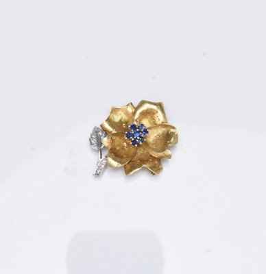 Lot 279 - An 18ct gold sapphire and diamond flower brooch