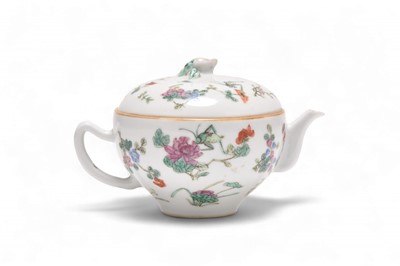 Lot 34 - A Chinese famille rose wine ewer and cover, Qing Dynasty